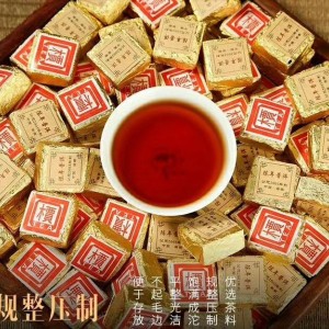 2003年小金砖陈年老茶普洱熟茶，一斤一罐约75粒左右，包装随机发