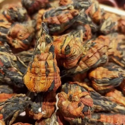 百合宝塔  百合的清香，带着红茶的蜜韵，用玉米纤维手工扎团而成，一斤
