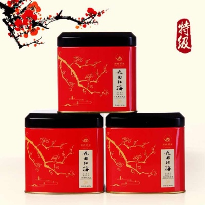 西湖红茶（九曲红梅）产于浙江省杭州西湖区域的龙井茶区而得名