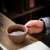 日式手工粗陶带把水杯禅意复古绿茶杯马克杯岩泥陶瓷办公室水杯子