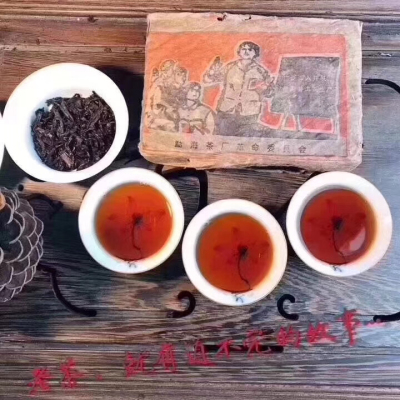 一款真正有年份的养胃茶，如红酒般醇厚，1968年的生普老茶，布朗山古树