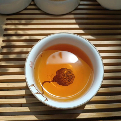 云南古树红茶，选用纯春茶制作，500g装