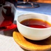 老班章糯香砖茶汤入口糯韵十足、厚重，浓烈，黏稠度高、醇厚饱满、甜润柔滑