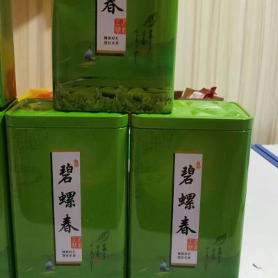 春茶碧螺春，颜色鲜绿，香气足，一斤两罐