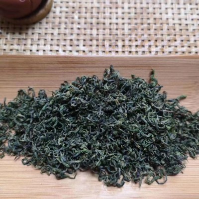 崂山野生绿茶，露天茶豆香味春季野生手工炒制